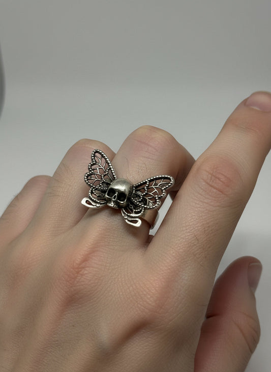 Anello in Argento Raffigurazione "Teschio con le Ali"