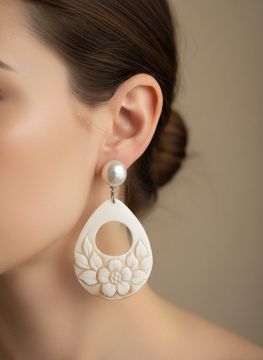 Orecchini in Cammeo incisione "Fiore"