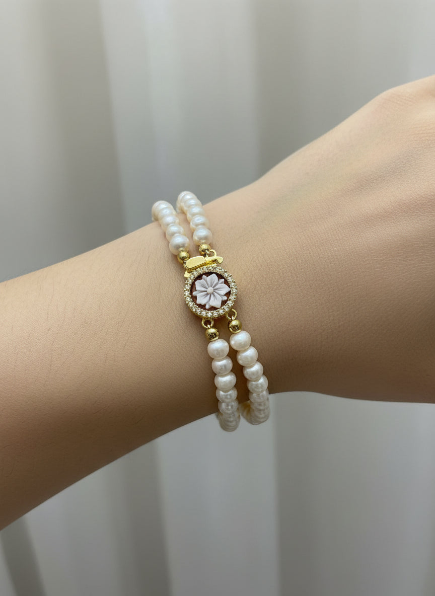 Bracciale in Perle e Cammeo incisione "Fiore"