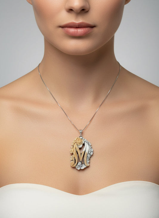 Pendente in Cammeo incisione "Letter" M