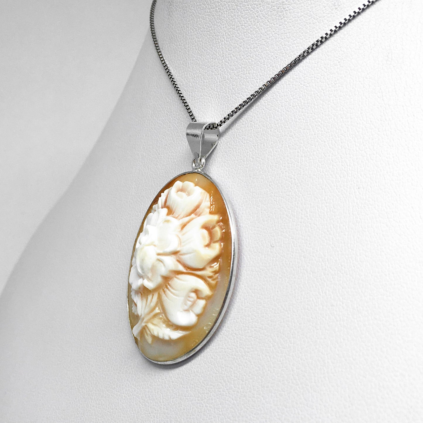 Cameo Pendant Engraving Flowers