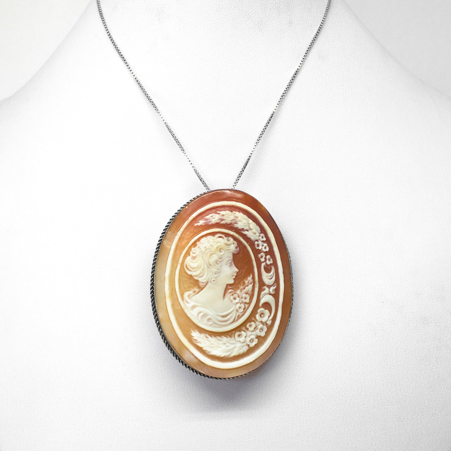 Cameo Pendant/Brooch with Woman's Face