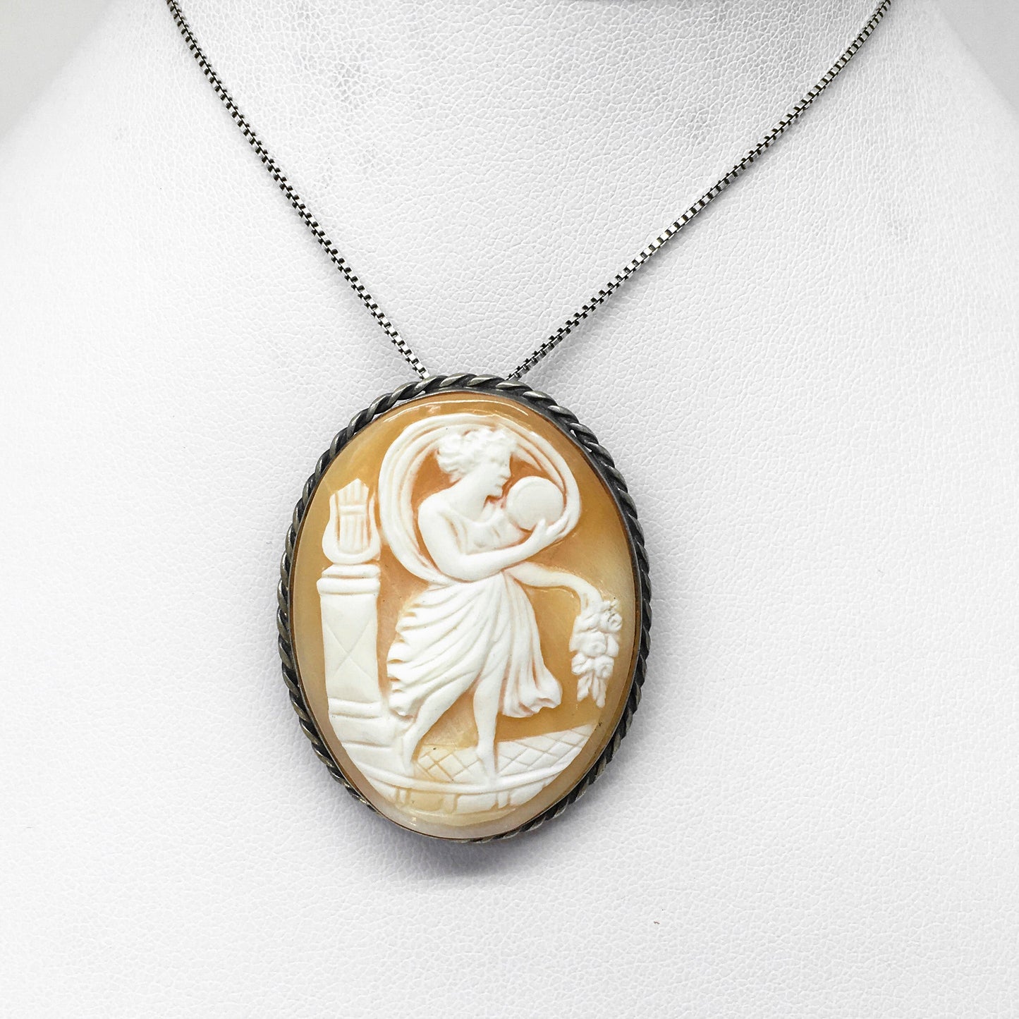 Antique Cameo Pendant/Brooch