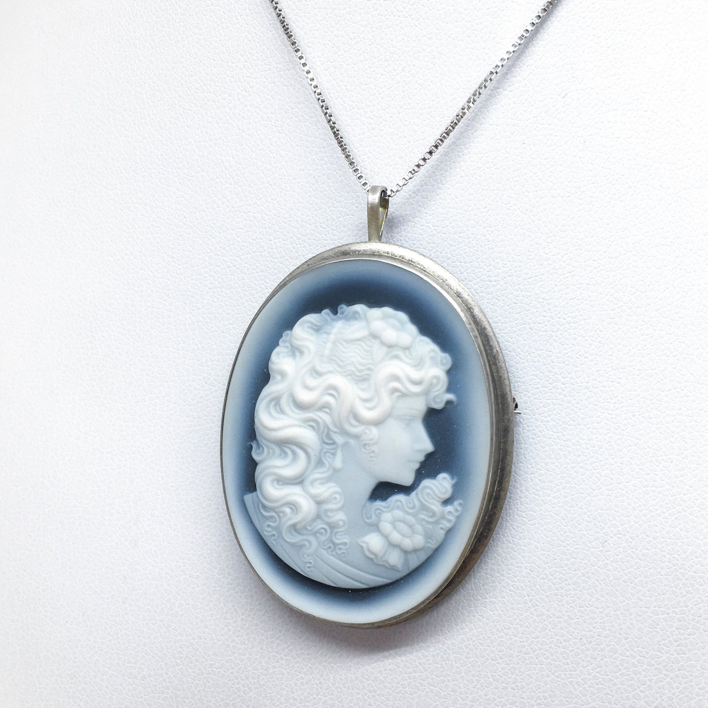 Pendant/Brooch Cameo Profile Woman on Agate