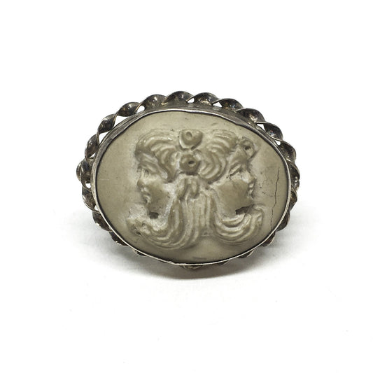 Anello-Cammeo-su-Pietra-Lavica