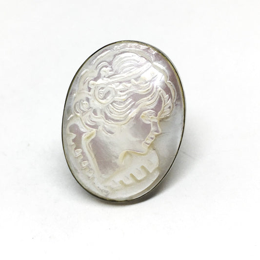 Anello-cammeo-Incisione-su-Madreperla-Profilo-Donna 