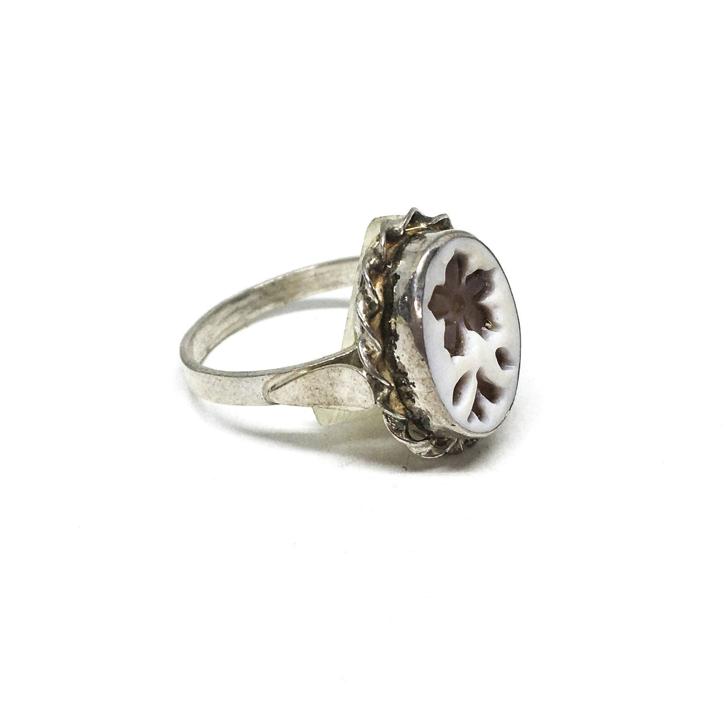 Anello Cammeo Incisione Inversa Fiori