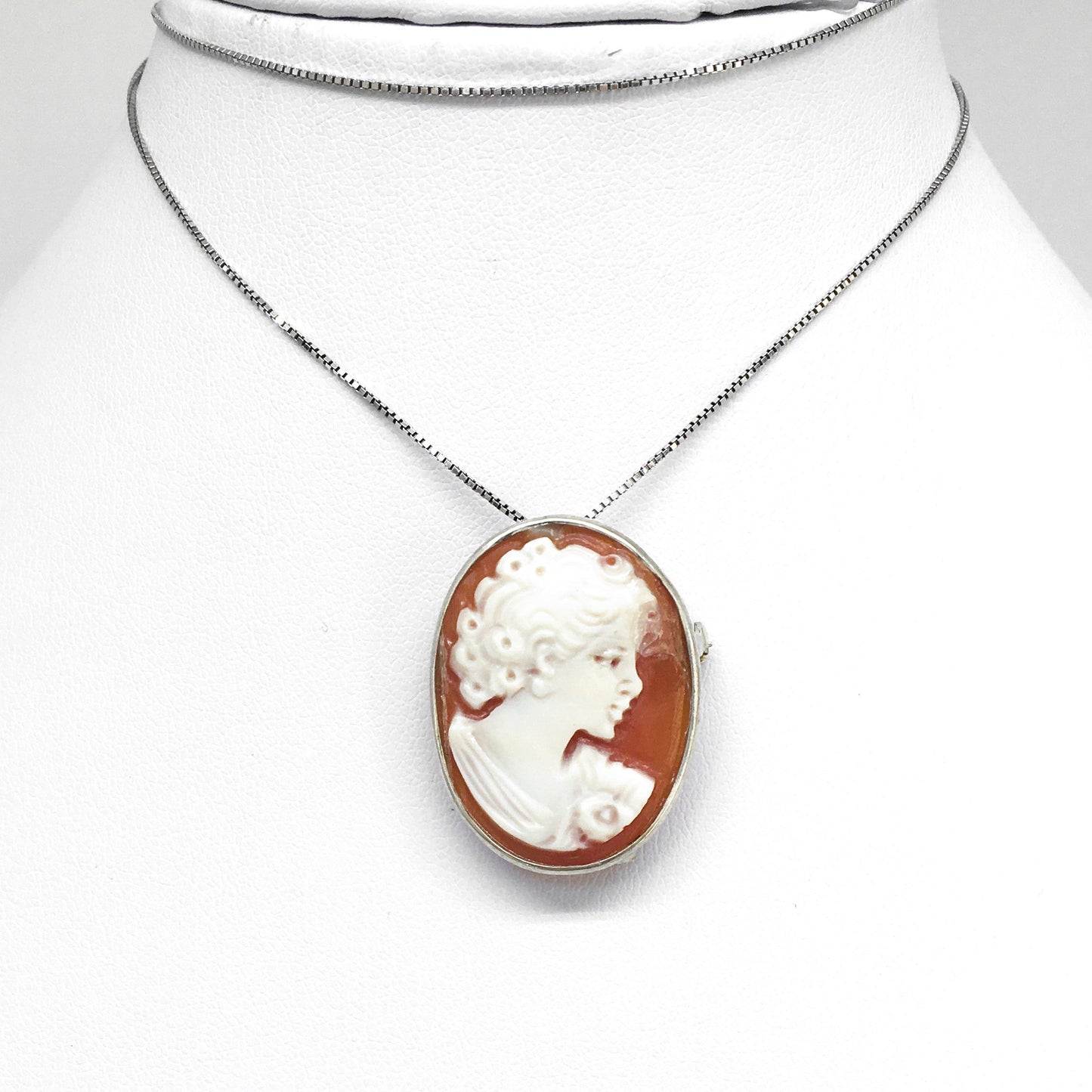 Pendant/Cameo Brooch Female Profile