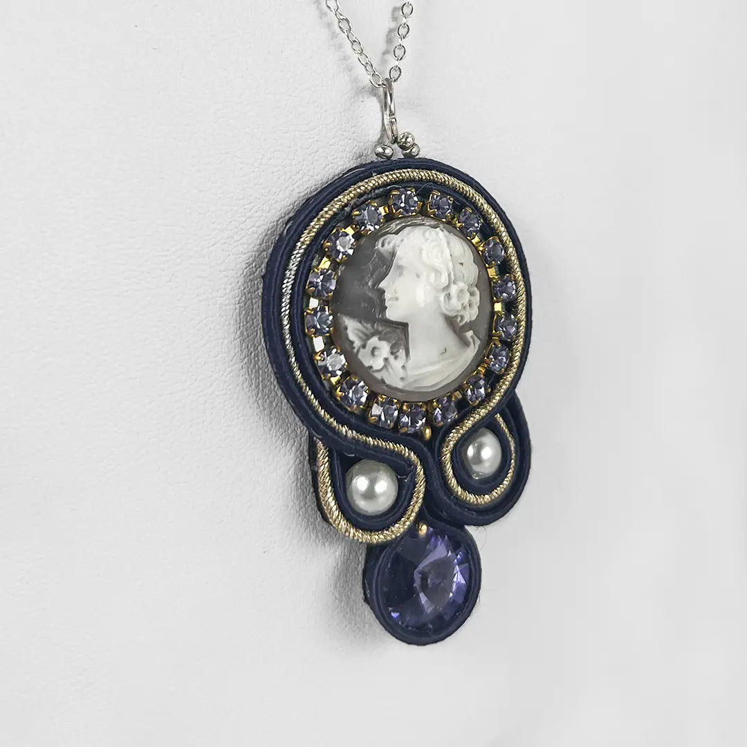 Collana in Argento con Pendente in Soutache con Cammeo Profilo Donna  