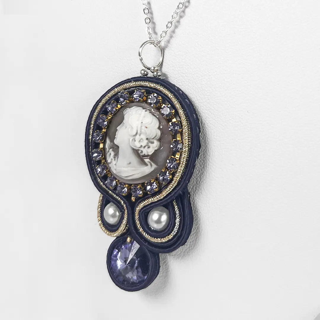 Collana in Argento con Pendente in Soutache con Cammeo Profilo Donna  