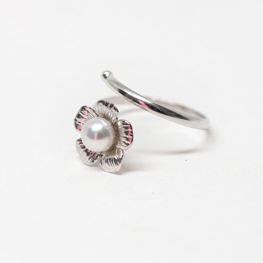 Anello-Perla-Coltivata-Fiore